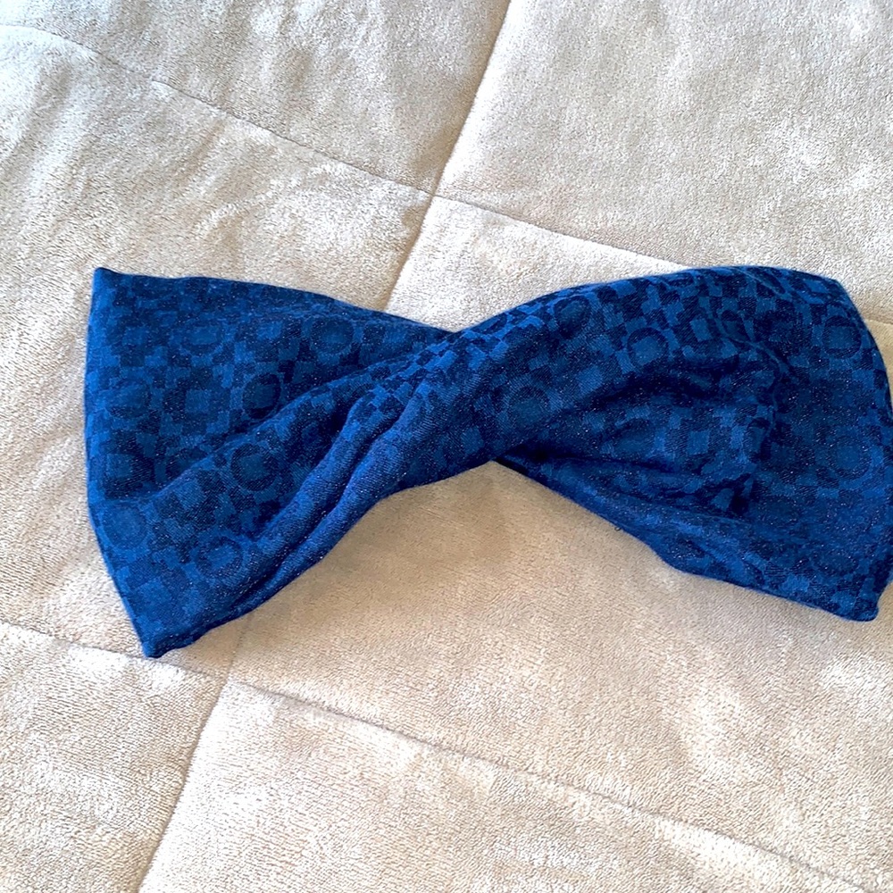 Blue wrap scarf